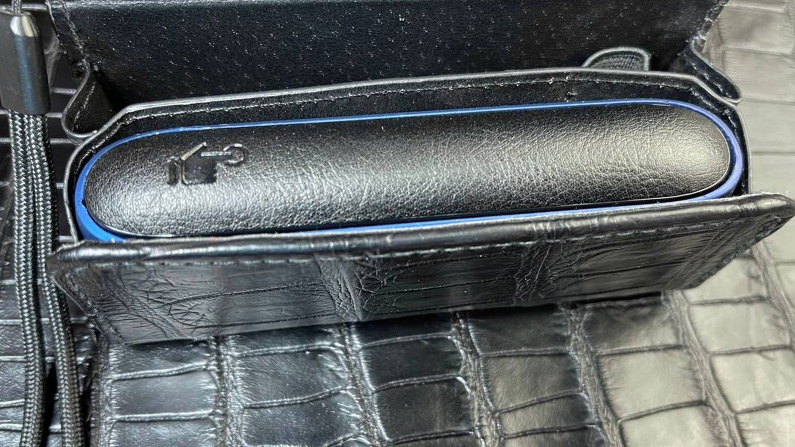 Luxus iPhone Classic Edition – Premium Case für IQOS (Krokodilleder) mit 24K Gold – TechnoLoot