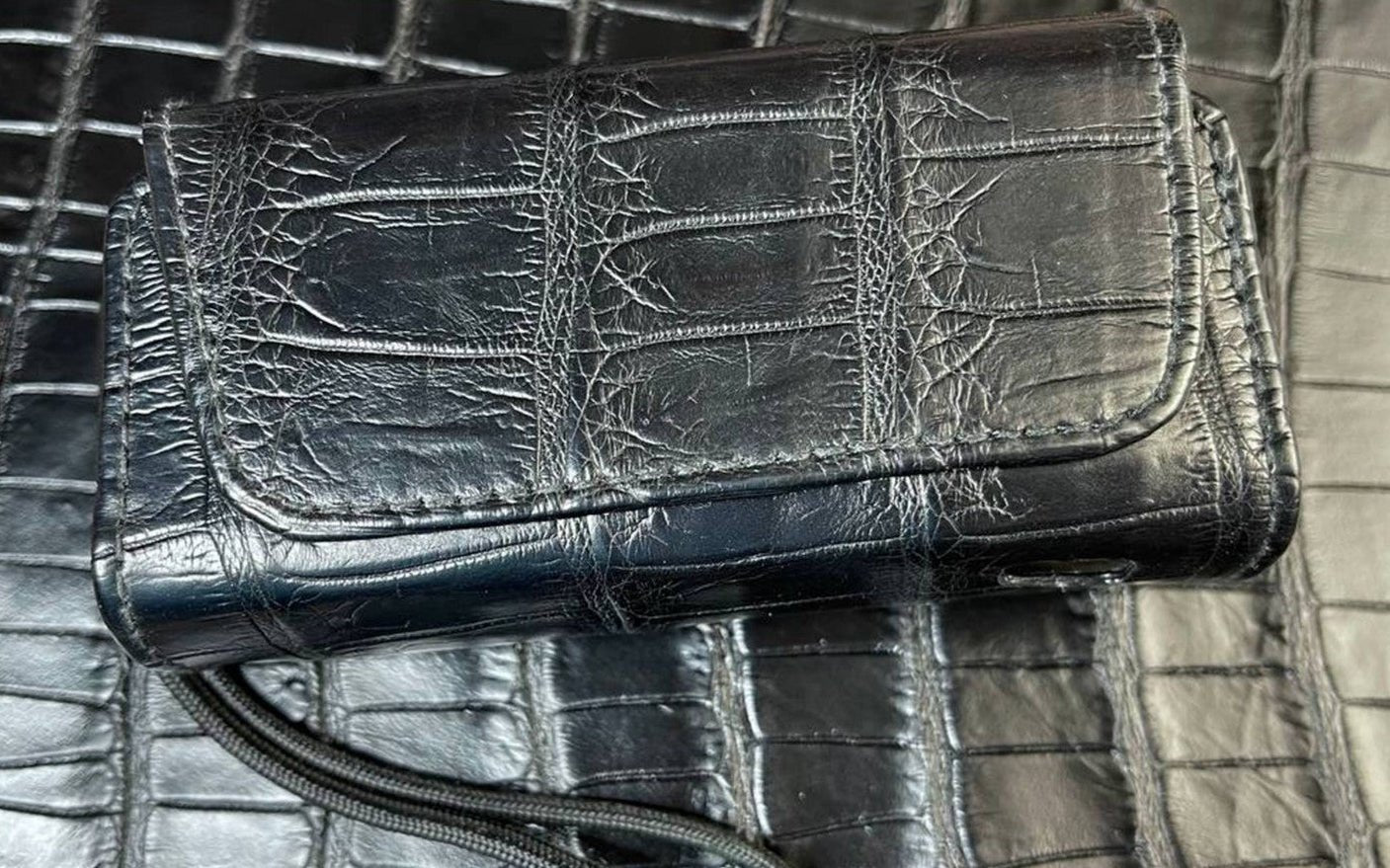 Luxus iPhone Classic Edition – Premium Case für IQOS (Krokodilleder) mit 24K Gold – TechnoLoot