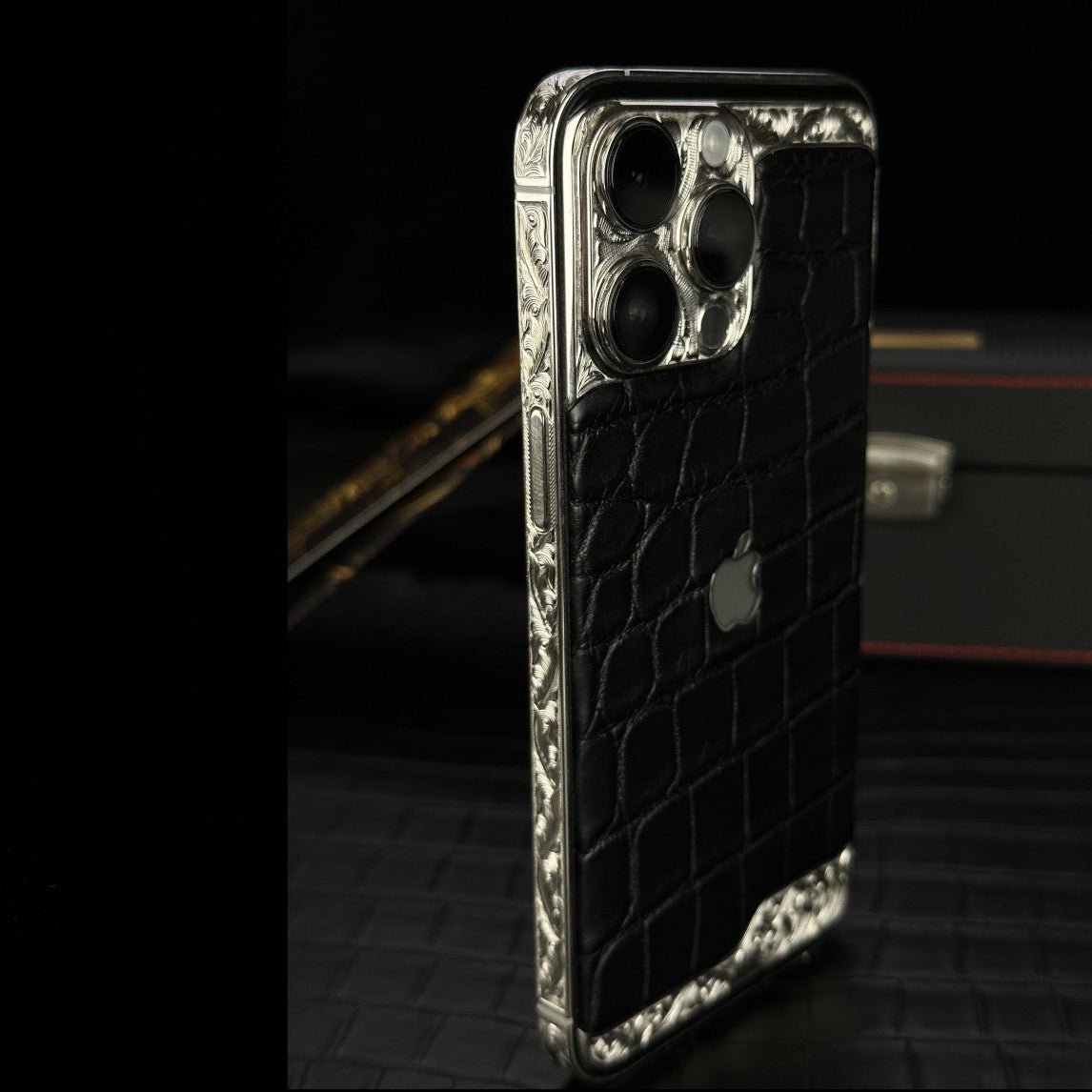 Luxus iPhone Platinum Lord – iPhone 17 Pro Max mit 24K Gold – TechnoLoot