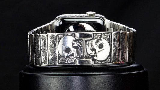 Luxus iPhone Vip Skull – Apple Watch 10 (Sapphire Line) mit 24K Gold – TechnoLoot