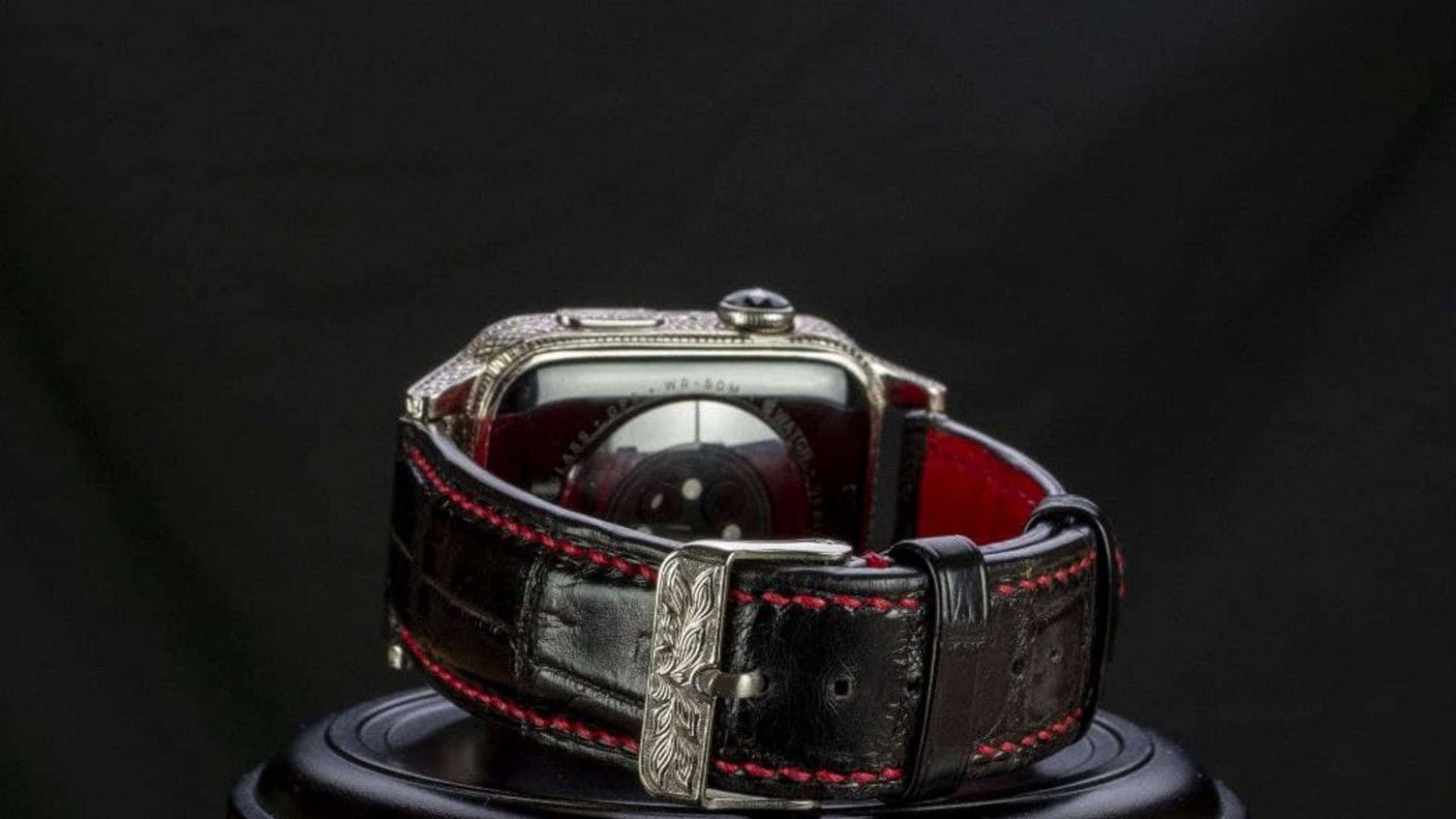 Luxus iPhone White Gold Aristocrate – Apple Watch 10 (Sapphire Line) mit 24K Gold – TechnoLoot